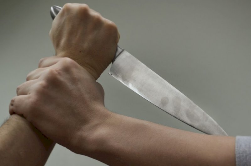 В детсаду одна мать изрезала другую ножом за исключение из родительского чата