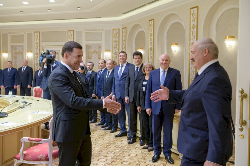 Поддержка Универсиады и приглашение на парад: свердловский губернатор встретился с президентом Беларуси 