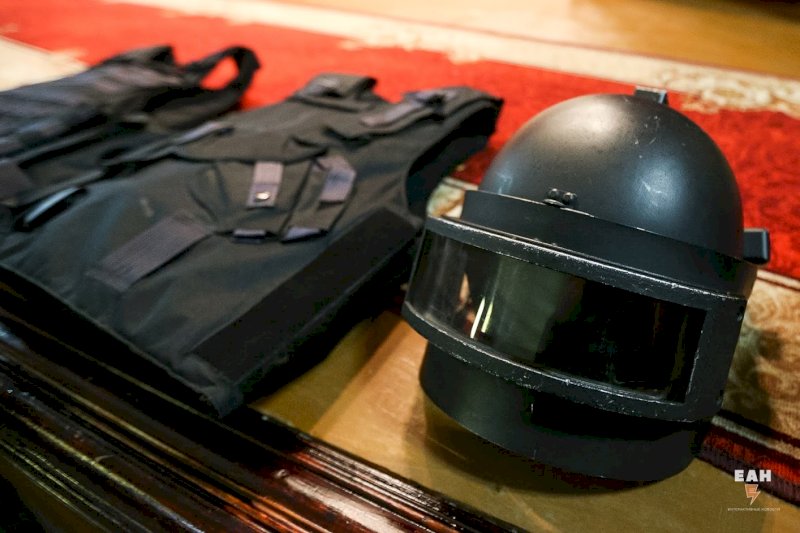 Шлемы, бронежилеты и прицелы: в Екатеринбурге таможенники пресекли контрабанду военной экипировки