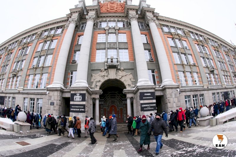 В Екатеринбурге из-за угрозы взрыва эвакуированы работники мэрии