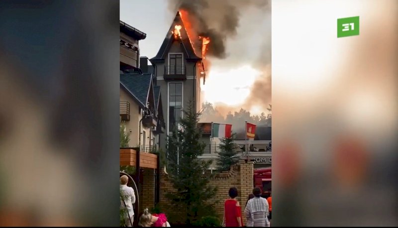 Отель челябинского депутата-единоросса загорелся после удара молнии