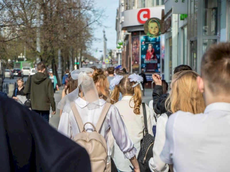 В Москве перед 1 сентября отменяют обязательное ношение масок для учителей и школьников