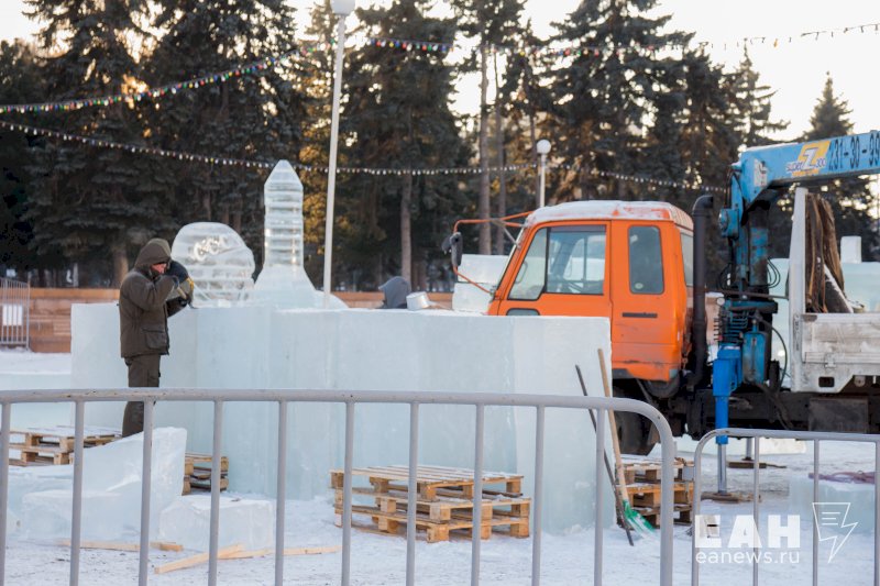 В Челябинске демонтировали главный ледовый городок. Установят аттракционы