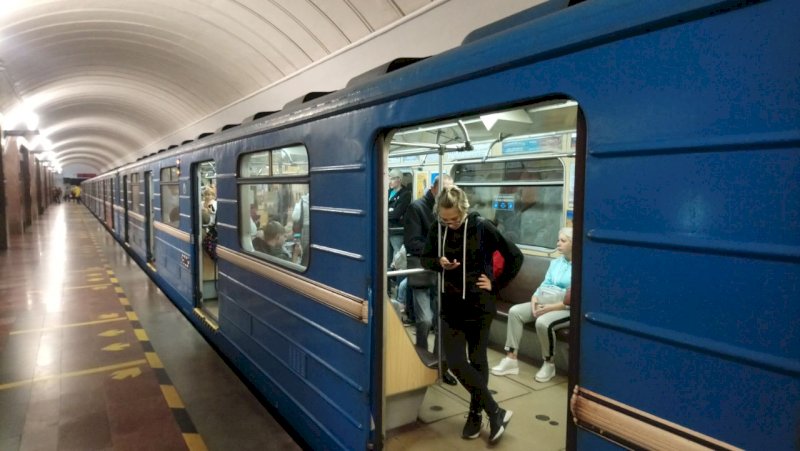 В екатеринбургском метро открыли выставку в честь 30-летия подземки