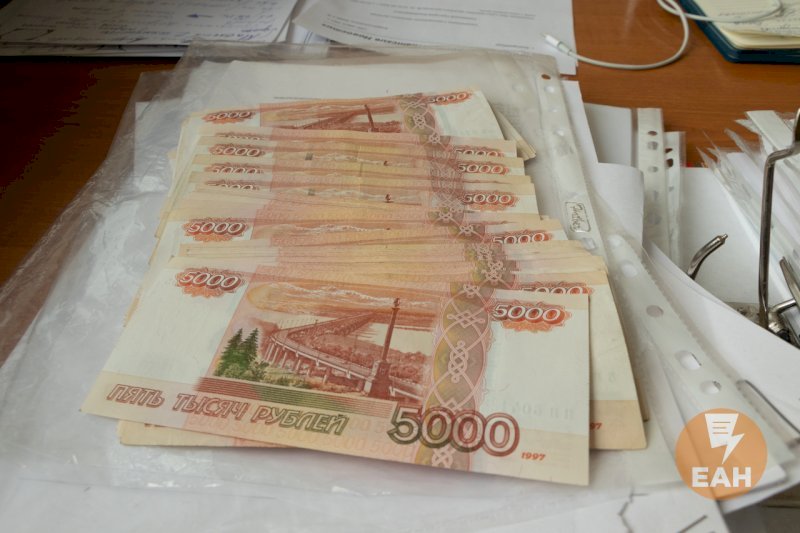 Почти триллион рублей накопили в банках свердловчане