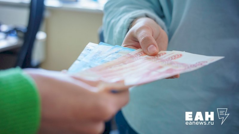 Более 42 тысяч рублей составляет средняя зарплата в Оренбуржье