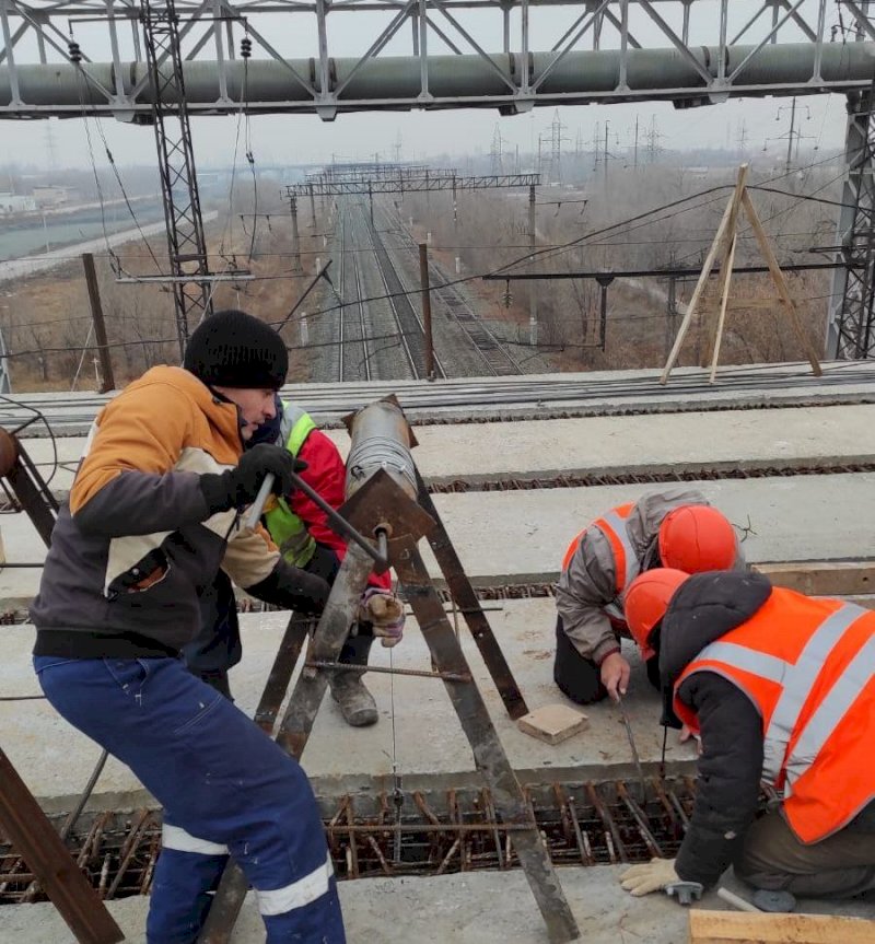 В Оренбурге плохо проработанный проект не позволил вовремя закончить строительство путепровода