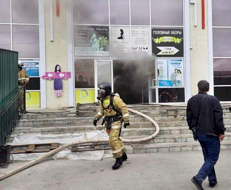 Эвакуировали 100 человек: крупный пожар произошел в торговом центре Шадринска