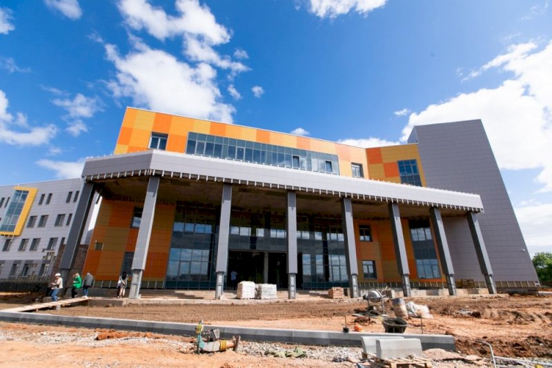 Новую детскую больницу в Оренбурге строят с опережением графика