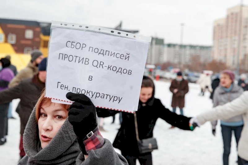 Свердловские противники QR-кодов выиграли суд против указа губернатора