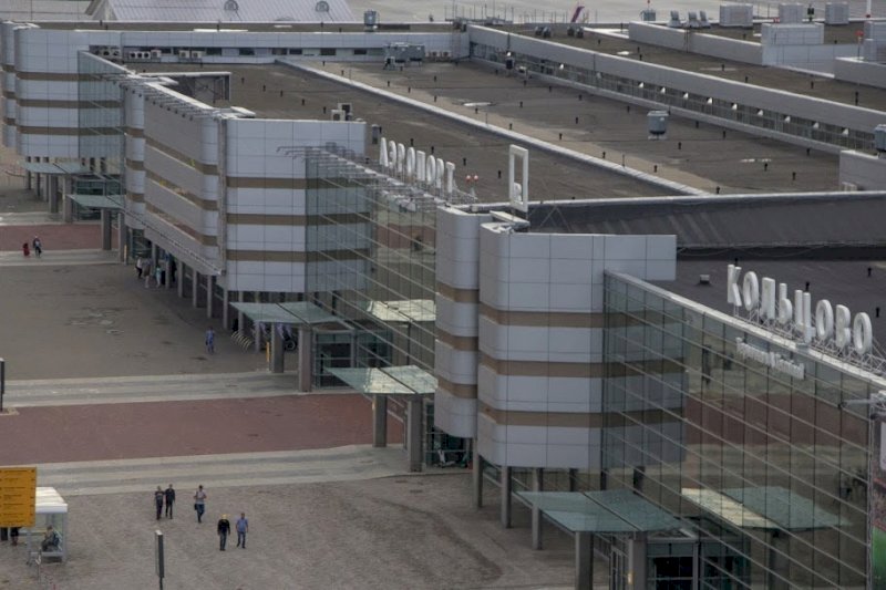 В аэропорту Екатеринбурга задержали женщину, курившую в самолете