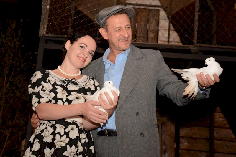Оренбургский драмтеатр покажет спектакль «Любовь и голуби» на всероссийском фестивале 