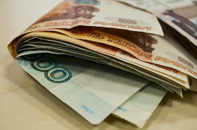 На 2 % снизились реальные зарплаты оренбуржцев за полгода