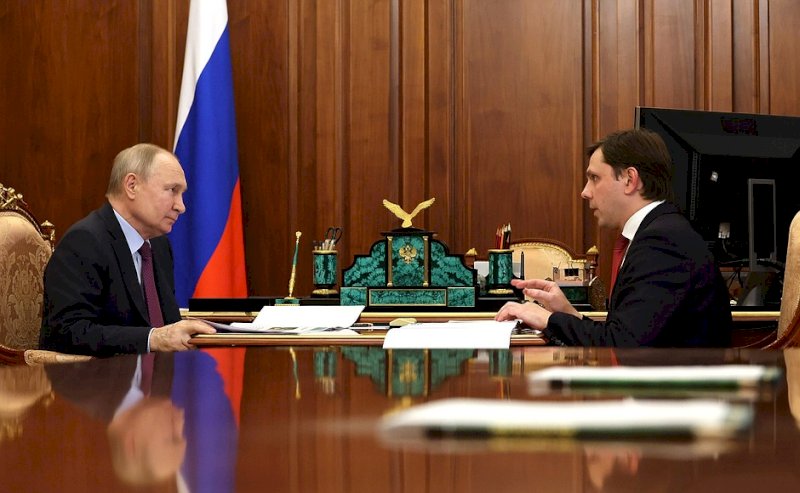 Президент Путин послал очередного губернатора к людям