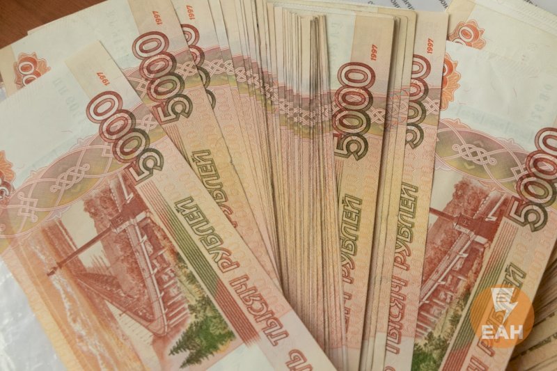 Более миллиона рублей отдал екатеринбургский курьер лжеброкерам