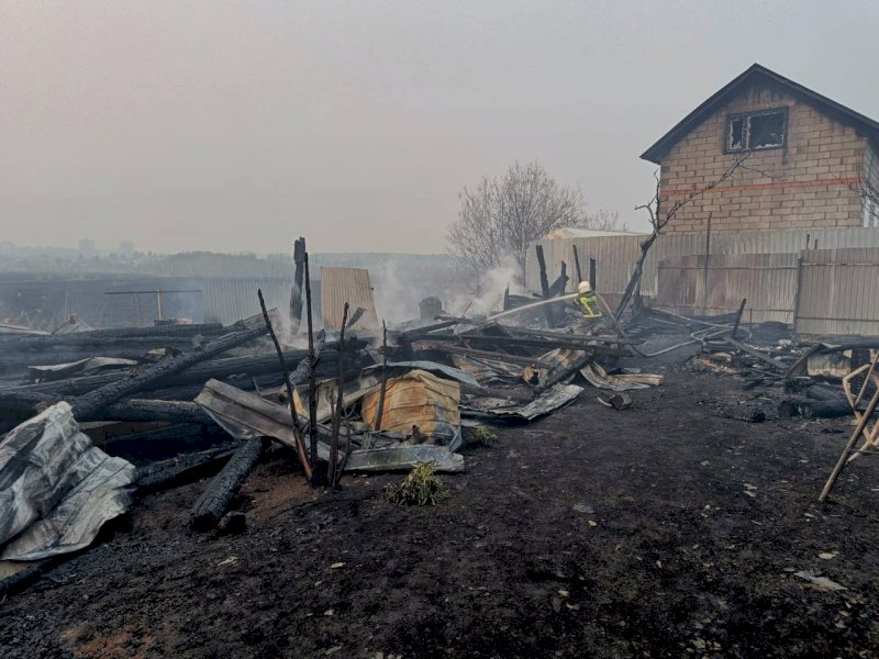 Несколько домов сгорело в садовом товариществе в Челябинской области