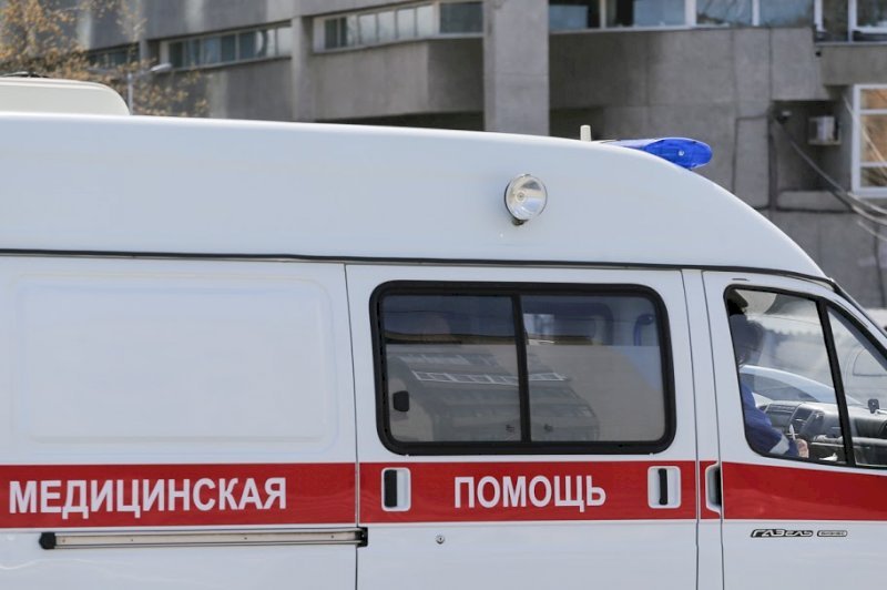 Двухлетний ребенок выпал из окна третьего этажа в Свердловской области. ВИДЕО