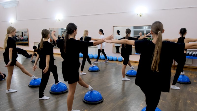 «ВИЗ-Сталь» помогла закупить новый инвентарь для юных танцоров Екатеринбурга