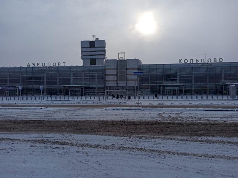 Пассажира, курившего в салоне самолета, задержали в Екатеринбурге