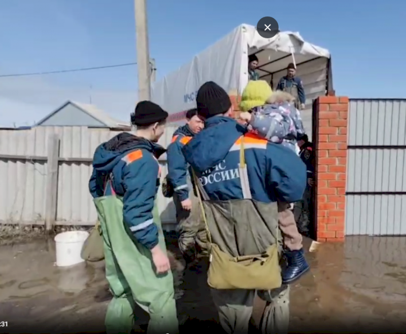 Эвакуировано 297 жителей: в Акбулакском районе Оренбуржья ввели режим ЧС из-за паводка