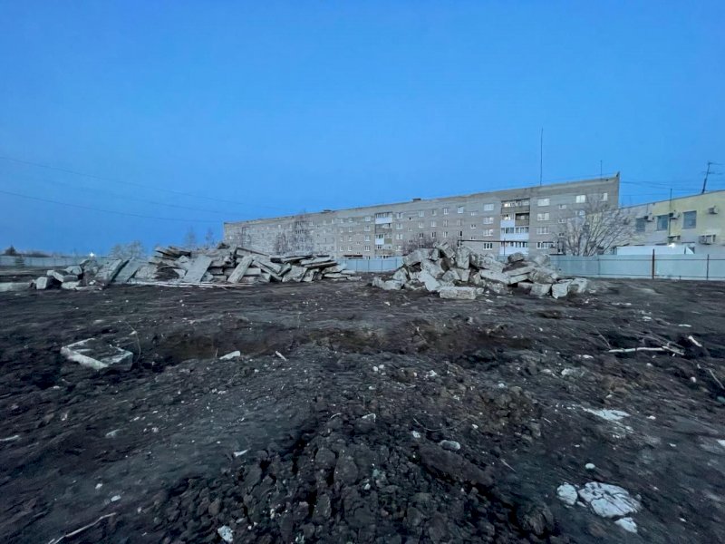 13-летнего мальчика раздавило бетонной плитой на стройке в Свердловской области