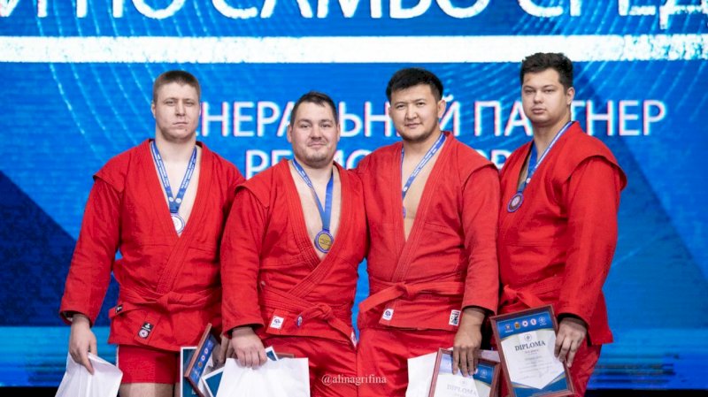 Свердловские самбисты завоевали три золота на этапе Гран-при в Кемерово 