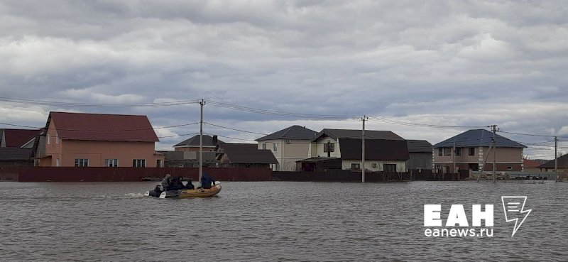 Жители полностью затопленных домов оренбургского поселка обратились к президенту 