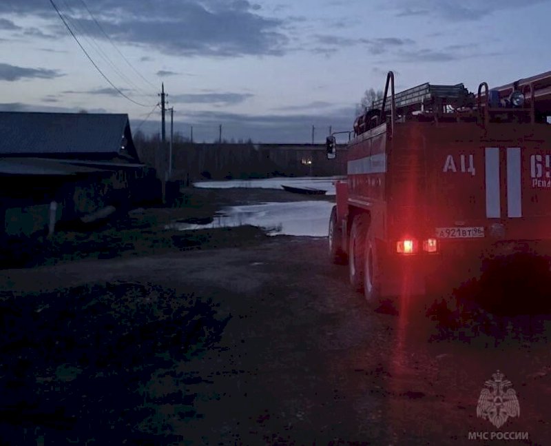 Свердловский поселок подтопило из-за разлива реки