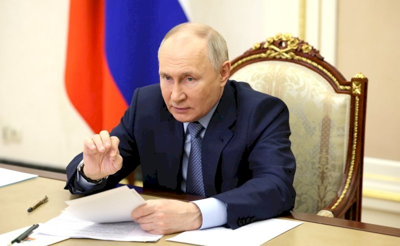 Президент России провел совещание по устранению ущерба от наводнения