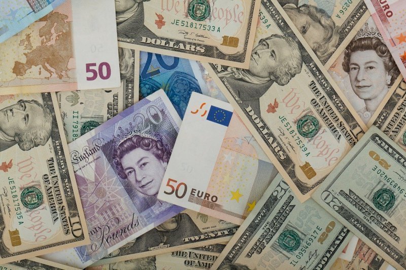 «Доллар по 125 ждем уже скоро»: уральский экономист честно рассказал, когда закончится затишье на валютном рынке 