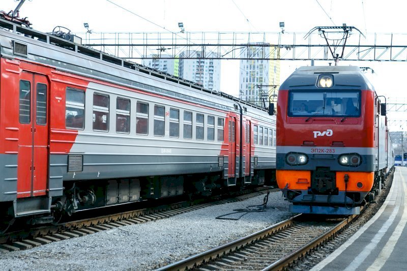Пассажирский поезд насмерть сбил человека в Оренбуржье 