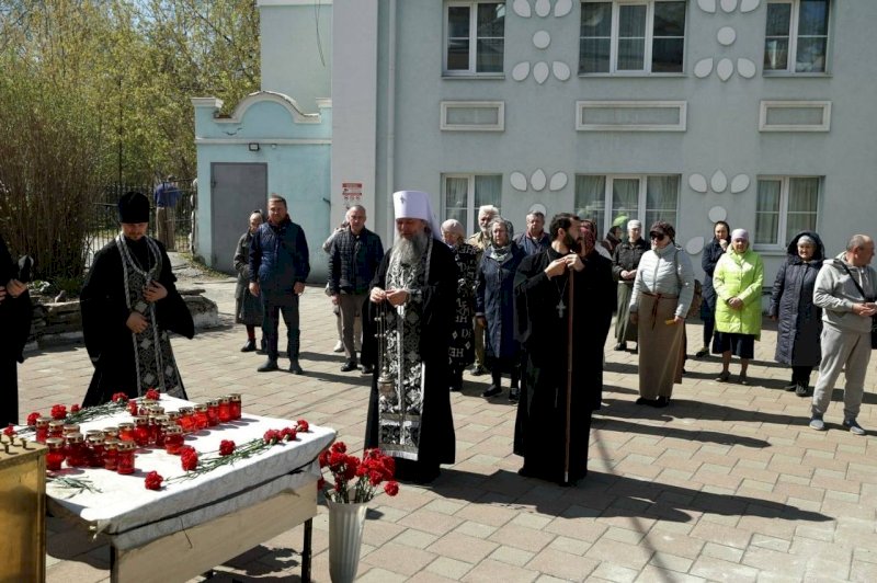 Панихида по погибшим в теракте в подмосковном «Крокусе» прошла в Екатеринбурге