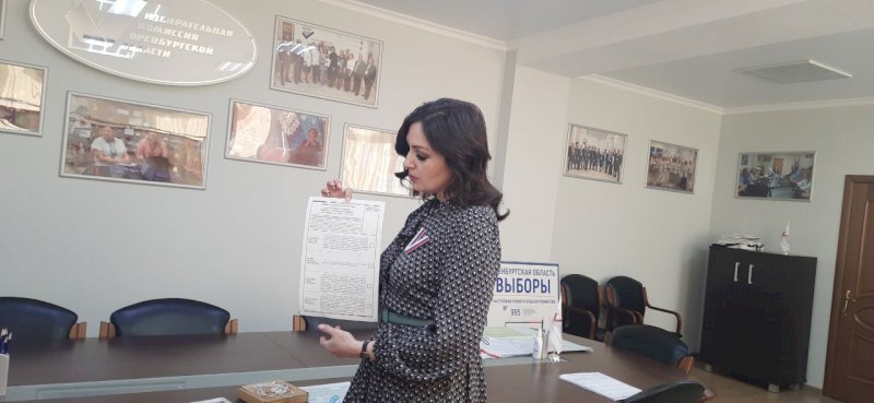 Глава оренбургского избиркома представила образцы бюллетеней для выборов президента