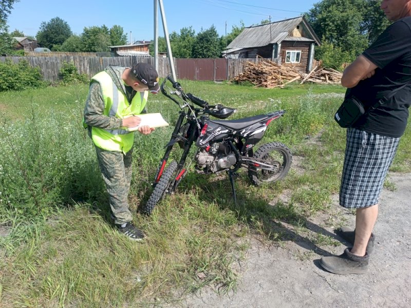 Пьяная школьница на мотоцикле устроила ДТП в Свердловской области. ФОТО