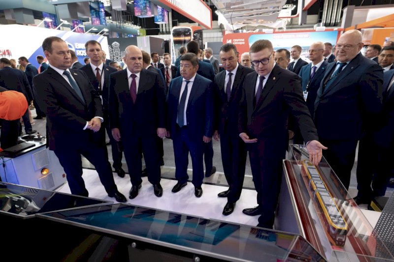 Премьеру Мишустину на выставке «Иннопром-2024» показали вагон для челябинского метротрама
