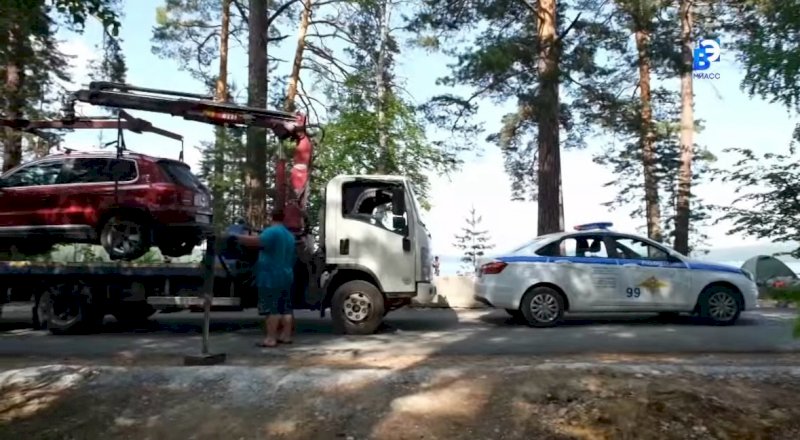 ГАИ будет эвакуировать машины с челябинского озера Тургояк