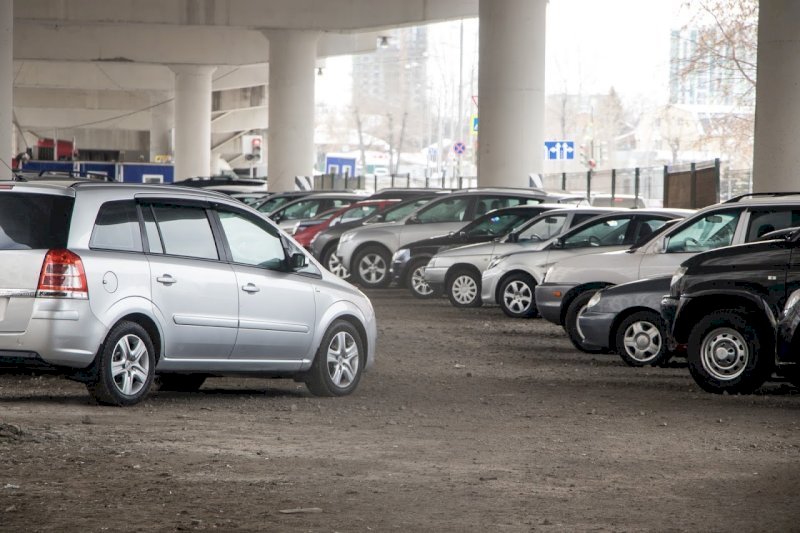 Средний возраст автомобилей в Челябинске вырос почти до 15 лет