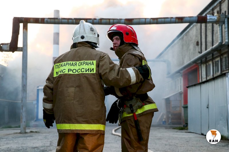 Свердловские власти признали проблему с зарплатами пожарных