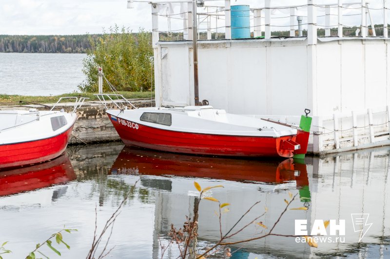 Суд обязал чиновников убрать блоки, из-за которых тонут яхты в Екатеринбурге. ВИДЕО