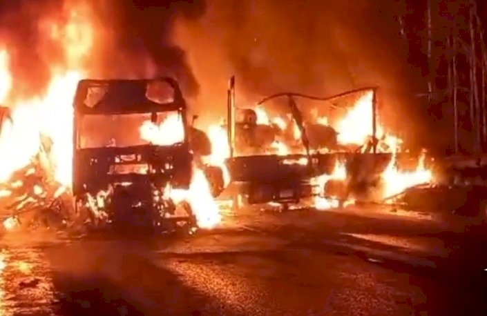 Грузовики загорелись после ДТП на трассе М-5 в Челябинской области. ВИДЕО