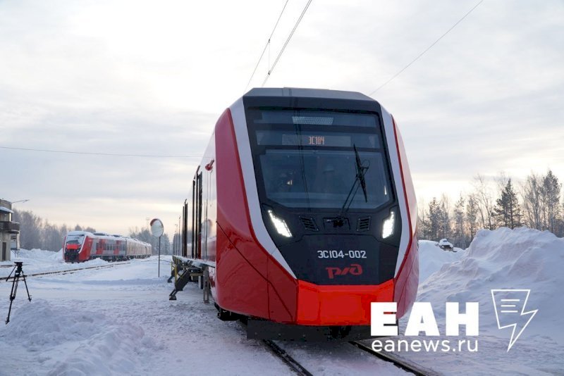 Скоростной поезд застрял в лесу между Екатеринбургом и Челябинском