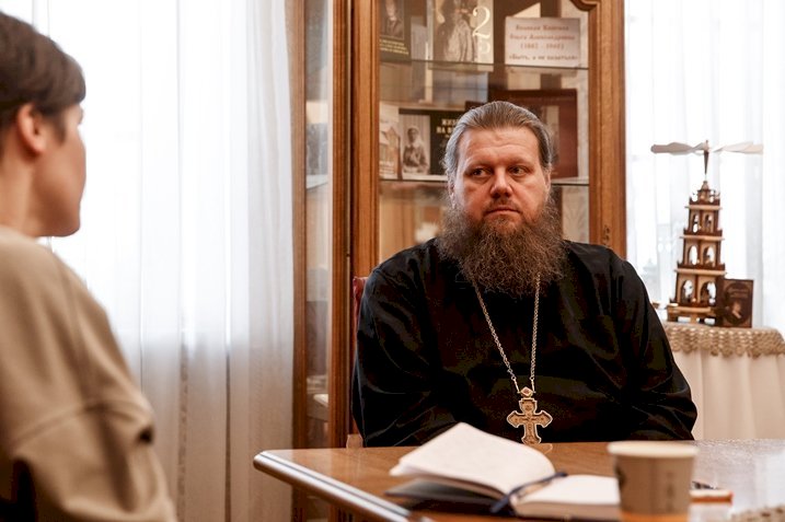 Екатеринбургский священник назвал многоэтажки препятствием для многодетности
