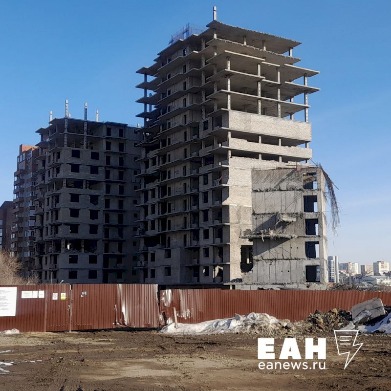 Недостроенную многоэтажку обрушили в Челябинске