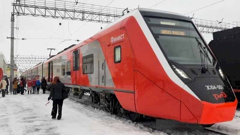 Семь поездов задержаны в Свердловской области из-за снегопадов