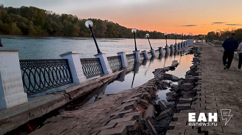 В Оренбурге подсчитают нанесенный ущерб от затопления набережной Урала. ФОТО 