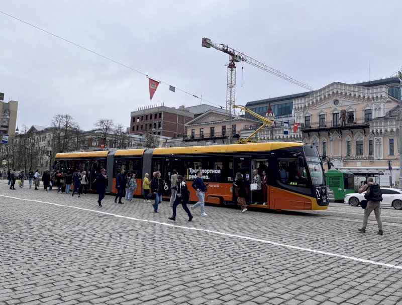 Новый гигантский трамвай впервые проехал по Екатеринбургу