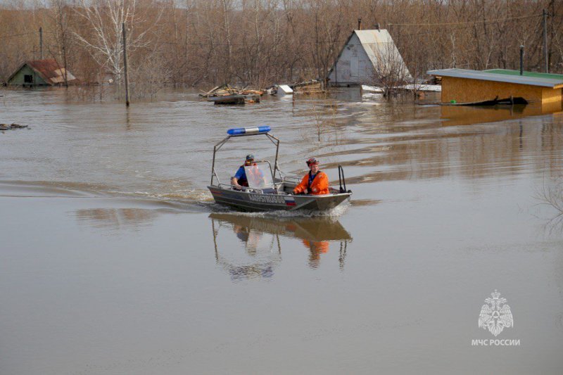 Сотни жилых домов остаются подтопленными в Курганской области