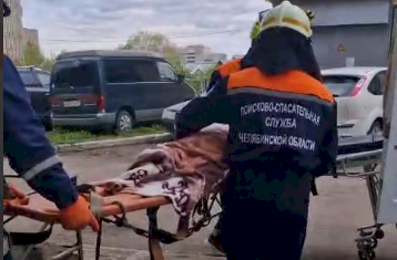 Девочка выпала с пятого этажа в Челябинской области и осталась жива