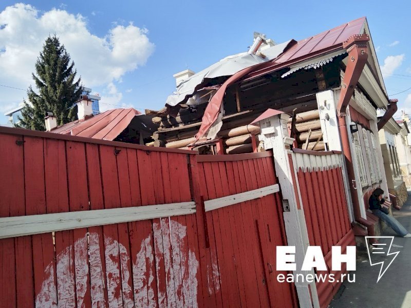 Власти возьмут на контроль ситуацию с домом Топоркова в Екатеринбурге
