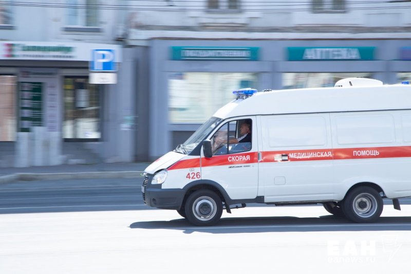 Грузовик в Свердловской области раздавил водителя, который забыл поставить его на тормоз